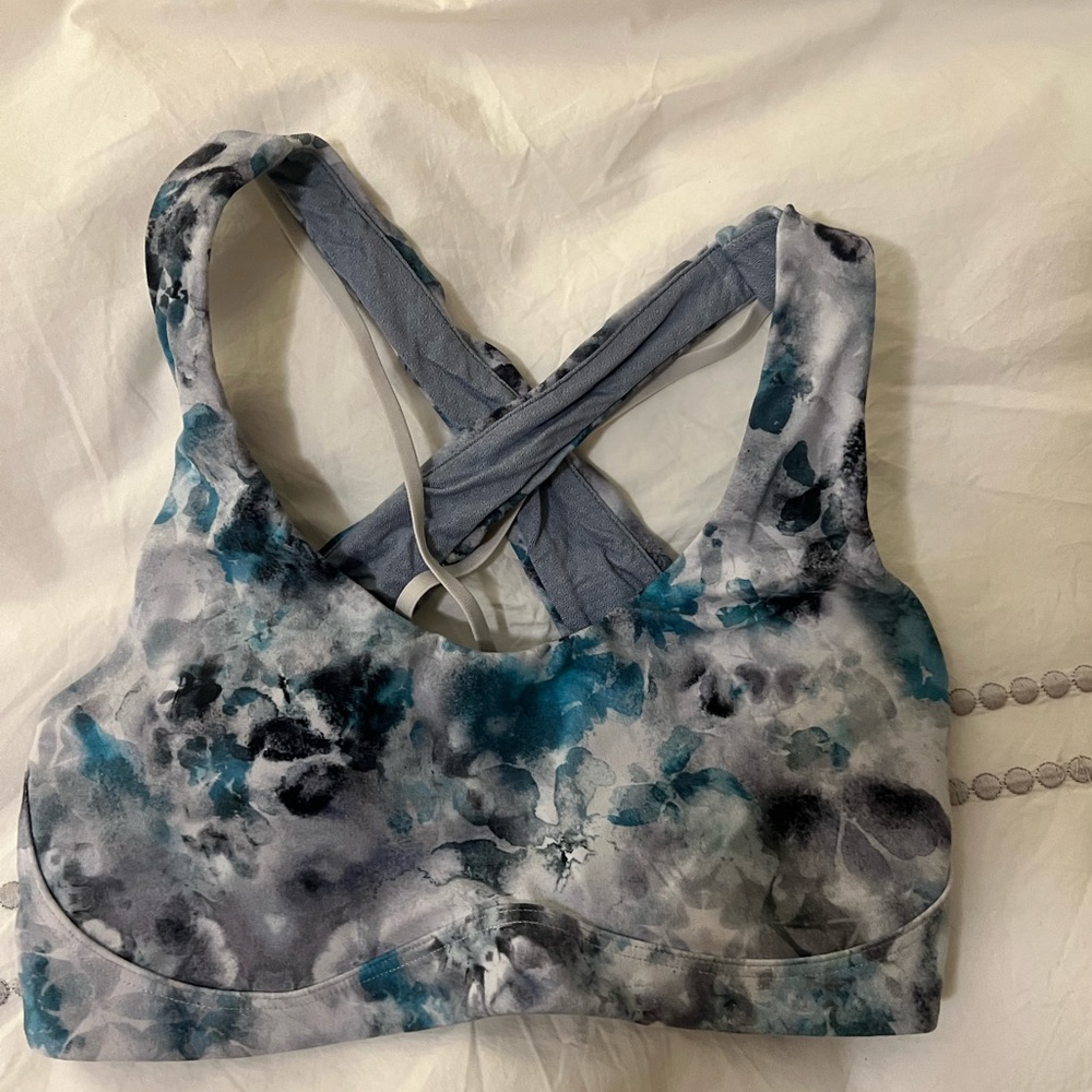 NEW! Size 4 Lululemon sports bra